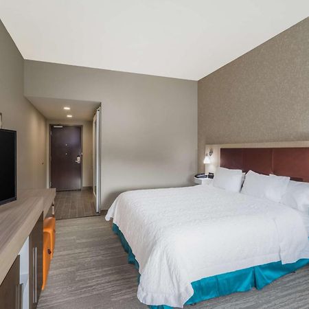 Hampton Inn Newport Exteriör bild