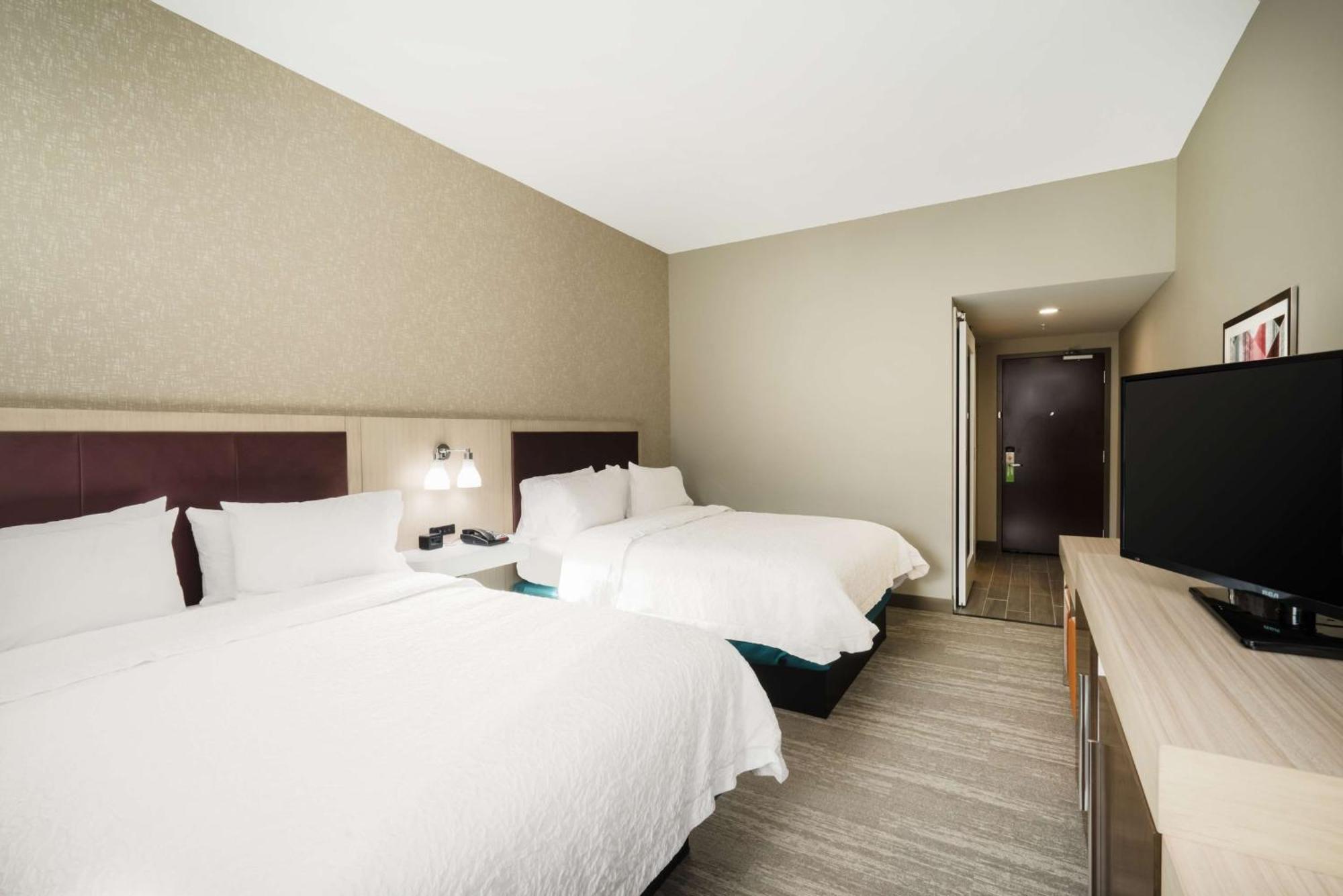 Hampton Inn Newport Exteriör bild