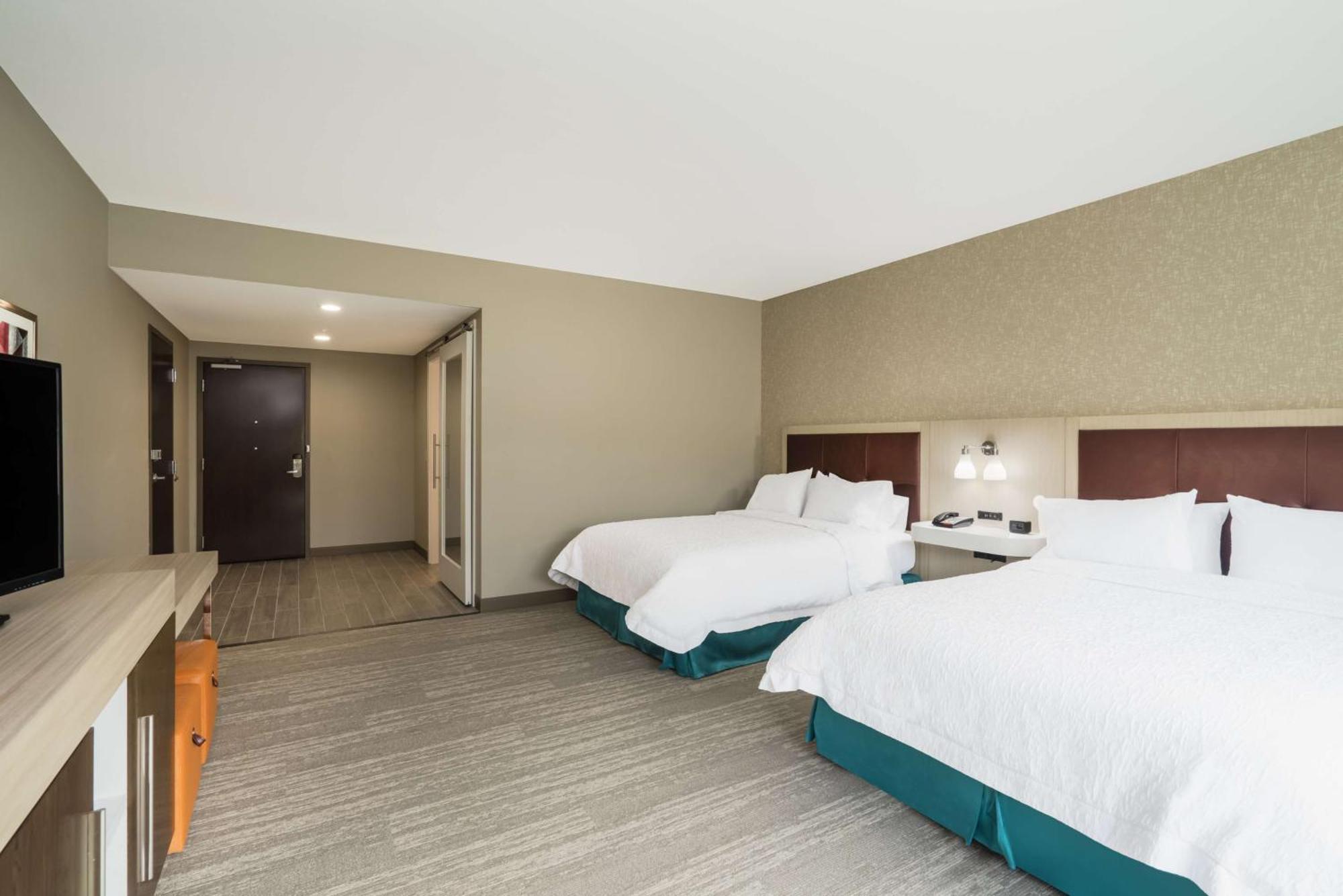 Hampton Inn Newport Exteriör bild