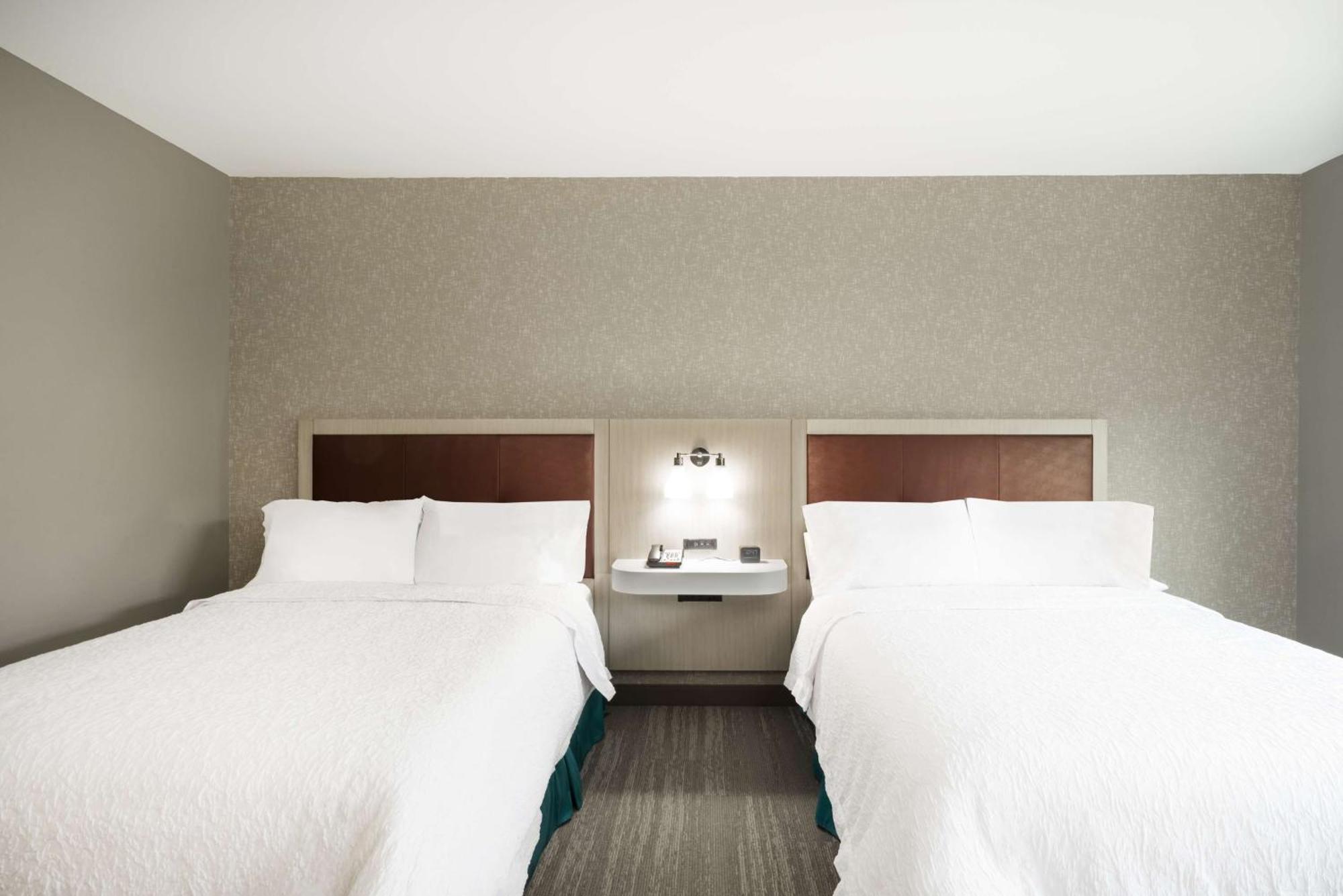 Hampton Inn Newport Exteriör bild