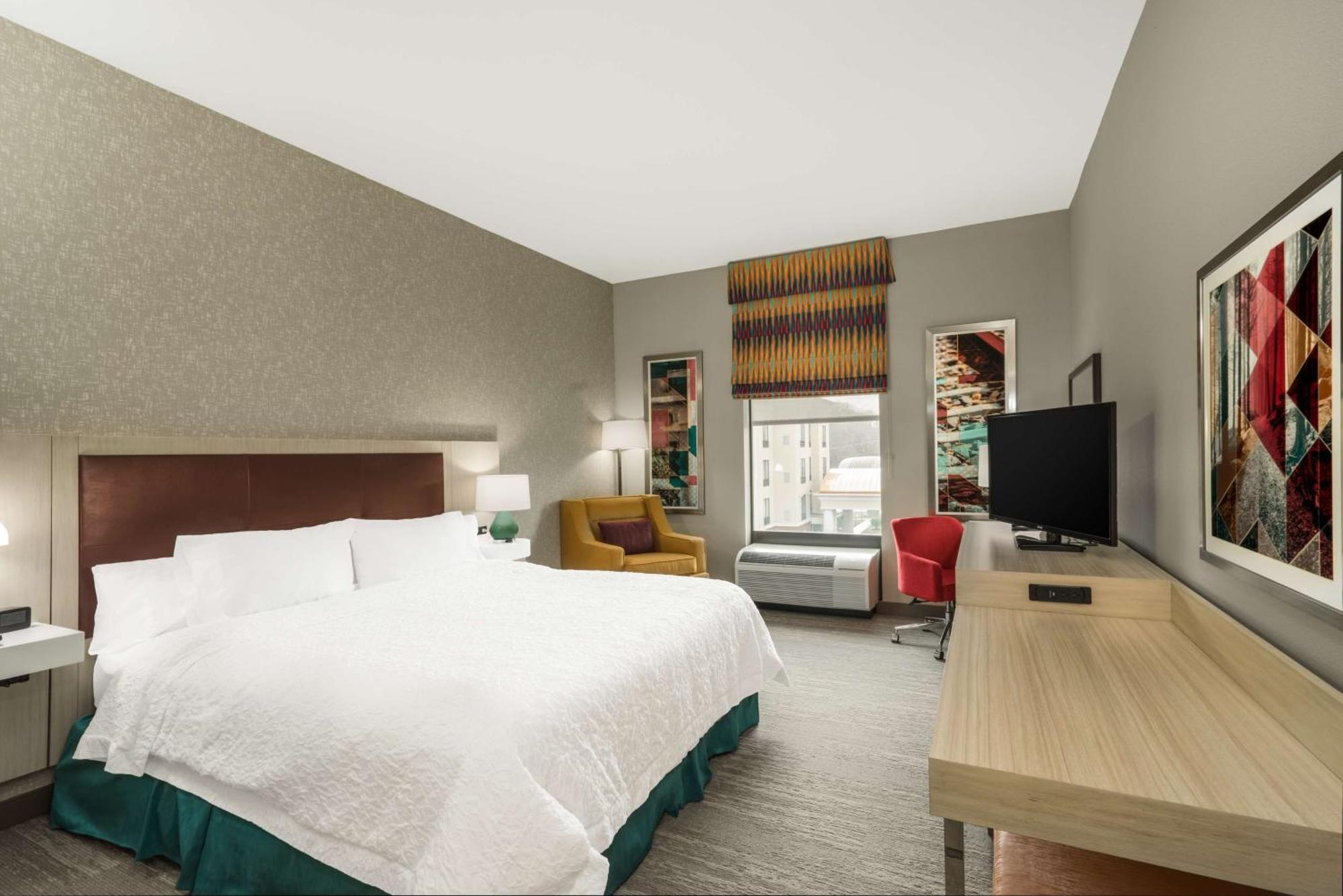 Hampton Inn Newport Exteriör bild