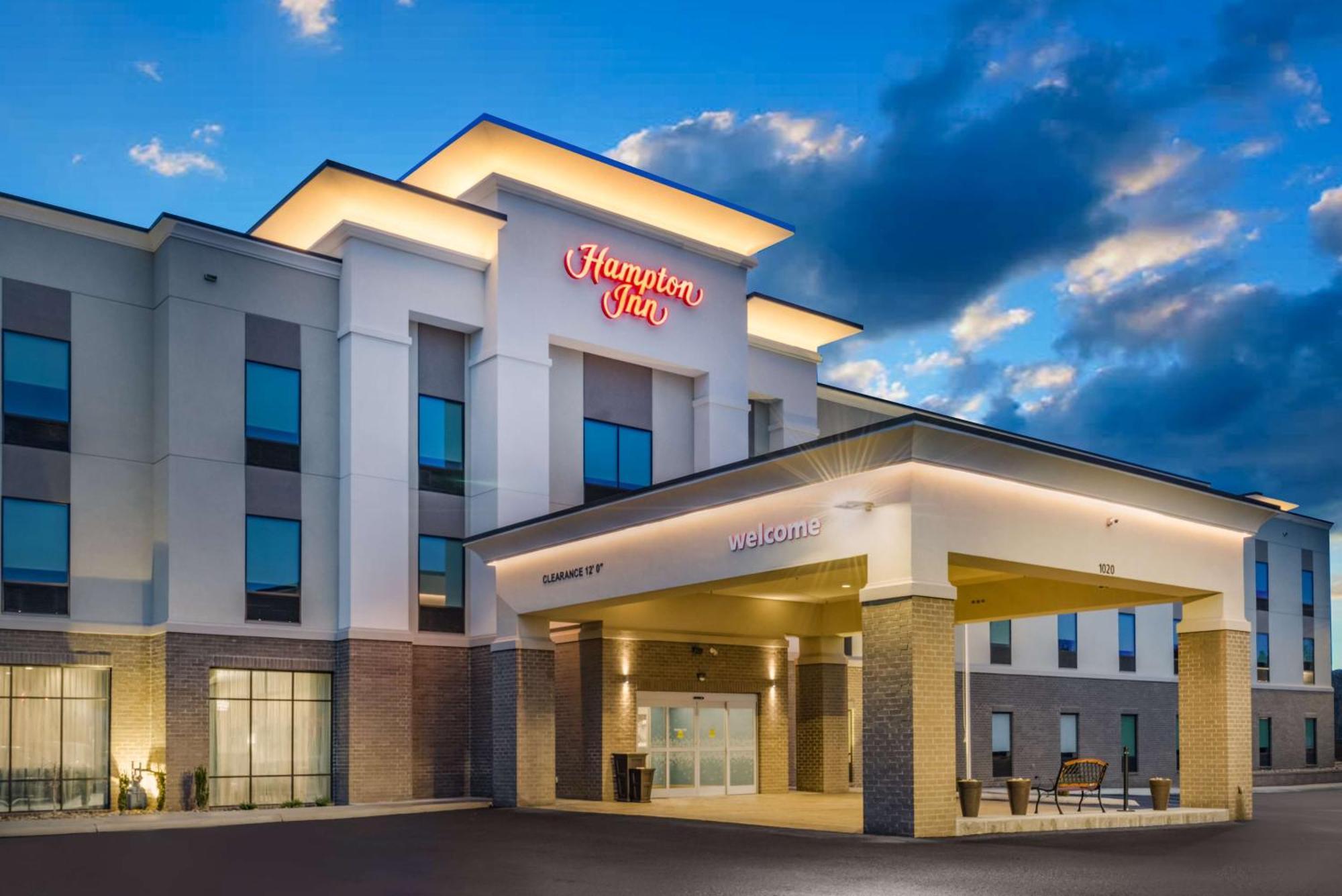 Hampton Inn Newport Exteriör bild