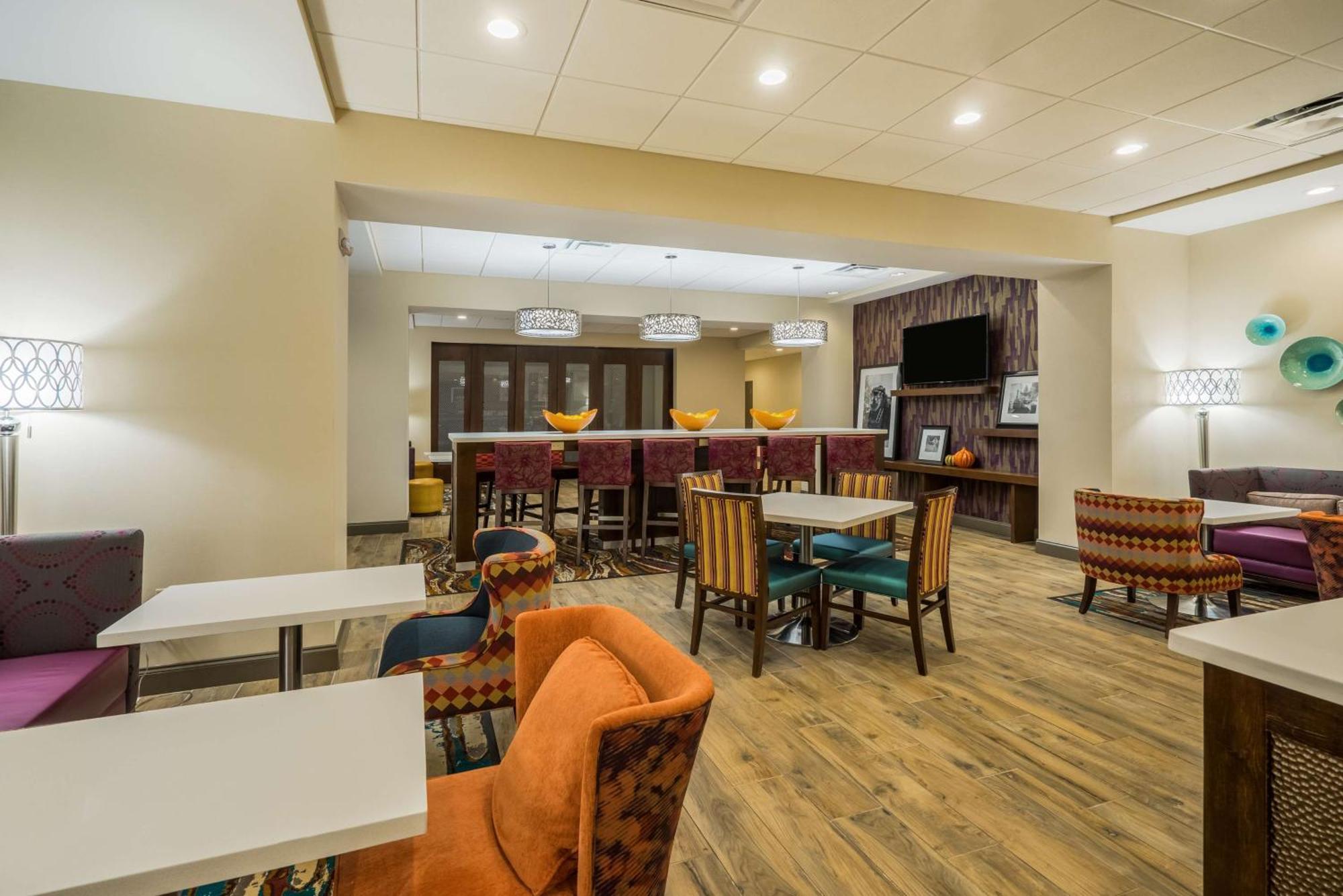 Hampton Inn Newport Exteriör bild