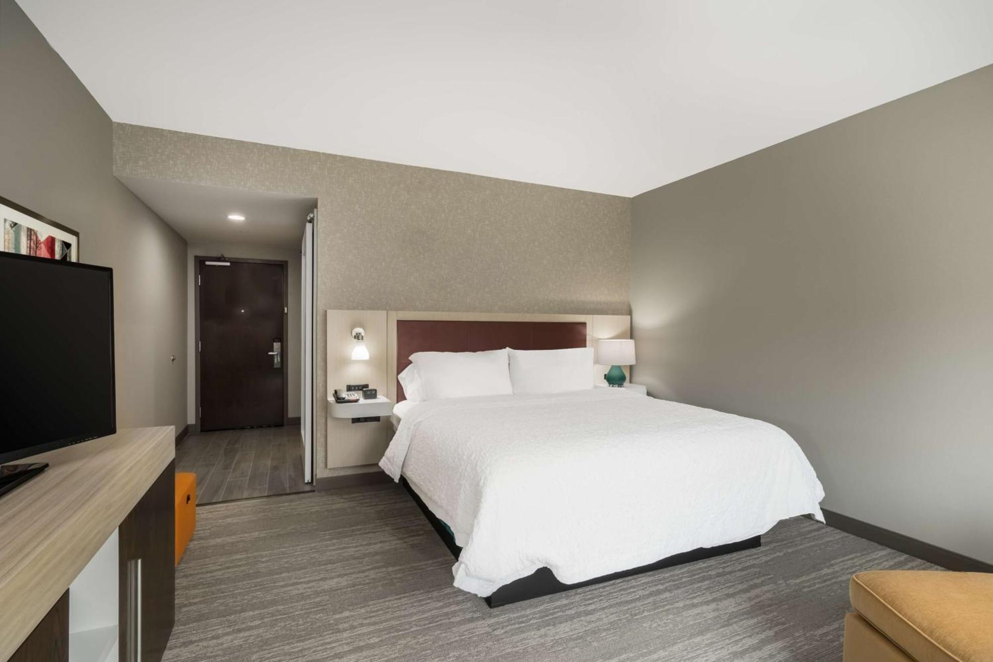 Hampton Inn Newport Exteriör bild