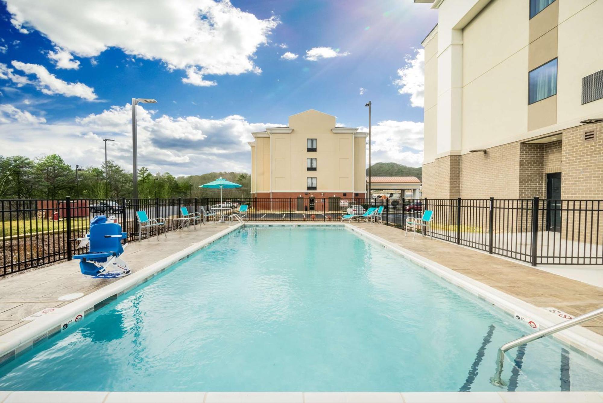 Hampton Inn Newport Exteriör bild